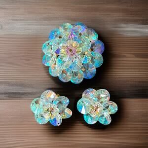 Lovely Vtg Aurora Borealis Brooch & Clip On Earrings Set